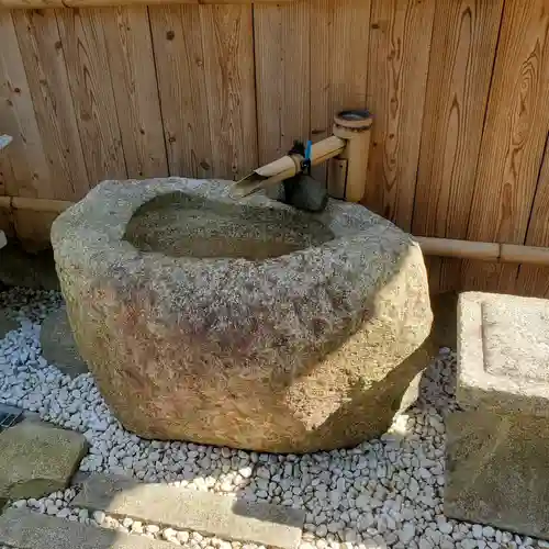 殖栗神社の手水舎