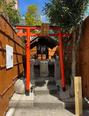 代沢稲荷の鳥居