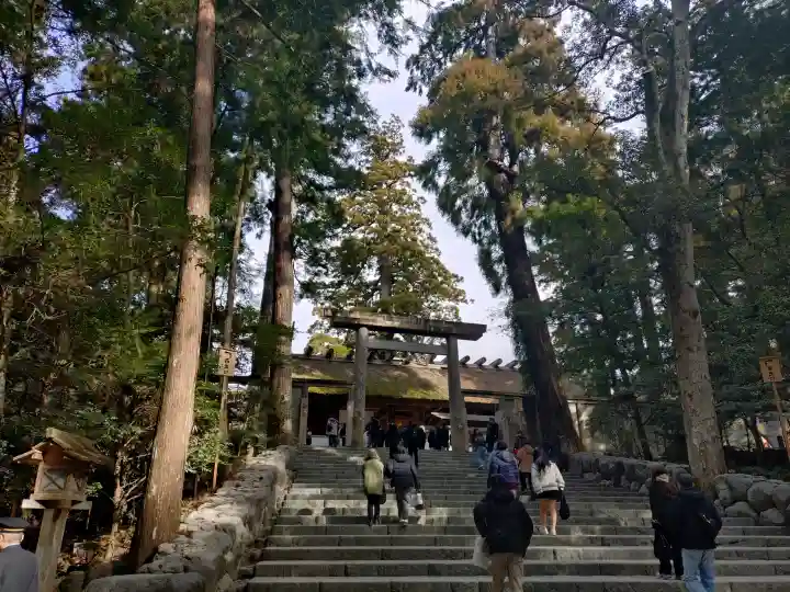 伊勢神宮内宮(皇大神宮)の{uncategorized: "未分類", other: "その他", undefined: "問題あり", building: "その他建物", grave: "お墓", sacred_gate: "鳥居", guardian: "狛犬", statue: "像", buddha: "仏像", history: "歴史", nature: "自然", garden: "庭園", animal: "動物", pagoda: "塔", temizu: "手水舎", mountain_gate: "山門・神門", sanctuary: "本殿・本堂", subordinate: "末社・摂社", art: "芸術", scenery: "景色", jizo: "地蔵", ema: "絵馬", goshuin: "御朱印", omikuji: "おみくじ", items: "授与品その他", amulet: "お守り", goshuincho: "御朱印帳", eats: "食事", festival: "お祭り", votive_dance: "神楽", shichigosan: "七五三参", wedding: "結婚式", experience: "体験その他", initially: "初詣", around: "周辺", anti_infection: "感染症対策"}