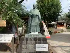 仲町稲荷神社の像