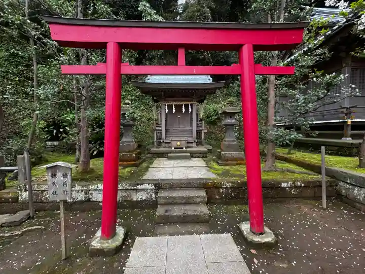 江島神社の{uncategorized: "未分類", other: "その他", undefined: "問題あり", building: "その他建物", grave: "お墓", sacred_gate: "鳥居", guardian: "狛犬", statue: "像", buddha: "仏像", history: "歴史", nature: "自然", garden: "庭園", animal: "動物", pagoda: "塔", temizu: "手水舎", mountain_gate: "山門・神門", sanctuary: "本殿・本堂", subordinate: "末社・摂社", art: "芸術", scenery: "景色", jizo: "地蔵", ema: "絵馬", goshuin: "御朱印", omikuji: "おみくじ", items: "授与品その他", amulet: "お守り", goshuincho: "御朱印帳", eats: "食事", festival: "お祭り", votive_dance: "神楽", shichigosan: "七五三参", wedding: "結婚式", experience: "体験その他", initially: "初詣", around: "周辺", anti_infection: "感染症対策"}