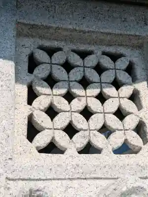 稲荷神社（鍛冶稲荷神社）の{uncategorized: "未分類", other: "その他", undefined: "問題あり", building: "その他建物", grave: "お墓", sacred_gate: "鳥居", guardian: "狛犬", statue: "像", buddha: "仏像", history: "歴史", nature: "自然", garden: "庭園", animal: "動物", pagoda: "塔", temizu: "手水舎", mountain_gate: "山門・神門", sanctuary: "本殿・本堂", subordinate: "末社・摂社", art: "芸術", scenery: "景色", jizo: "地蔵", ema: "絵馬", goshuin: "御朱印", omikuji: "おみくじ", items: "授与品その他", amulet: "お守り", goshuincho: "御朱印帳", eats: "食事", festival: "お祭り", votive_dance: "神楽", shichigosan: "七五三参", wedding: "結婚式", experience: "体験その他", initially: "初詣", around: "周辺", anti_infection: "感染症対策"}