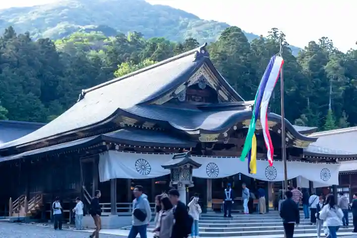 彌彦神社の本殿・本堂