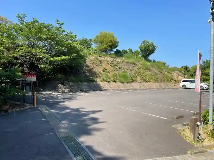 御館山稲荷神社の{uncategorized: "未分類", other: "その他", undefined: "問題あり", building: "その他建物", grave: "お墓", sacred_gate: "鳥居", guardian: "狛犬", statue: "像", buddha: "仏像", history: "歴史", nature: "自然", garden: "庭園", animal: "動物", pagoda: "塔", temizu: "手水舎", mountain_gate: "山門・神門", sanctuary: "本殿・本堂", subordinate: "末社・摂社", art: "芸術", scenery: "景色", jizo: "地蔵", ema: "絵馬", goshuin: "御朱印", omikuji: "おみくじ", items: "授与品その他", amulet: "お守り", goshuincho: "御朱印帳", eats: "食事", festival: "お祭り", votive_dance: "神楽", shichigosan: "七五三参", wedding: "結婚式", experience: "体験その他", initially: "初詣", around: "周辺", anti_infection: "感染症対策"}