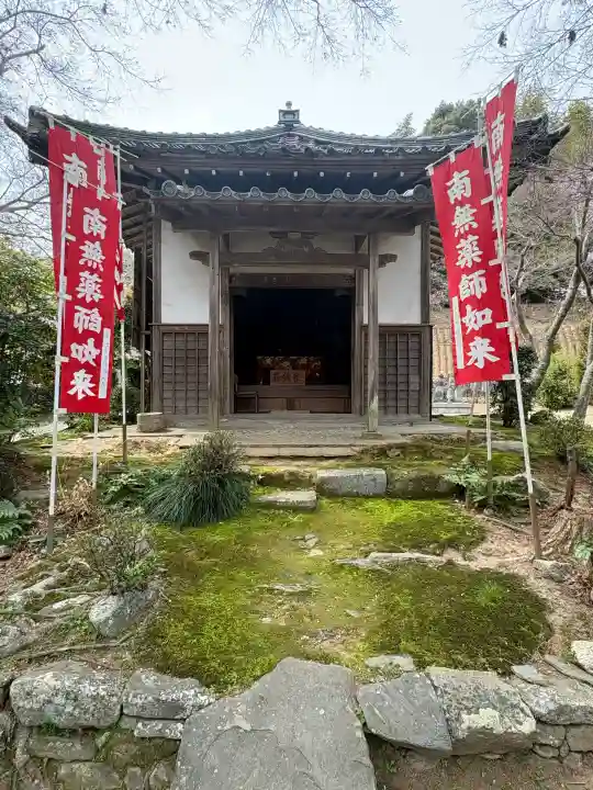 花岳寺の{uncategorized: "未分類", other: "その他", undefined: "問題あり", building: "その他建物", grave: "お墓", sacred_gate: "鳥居", guardian: "狛犬", statue: "像", buddha: "仏像", history: "歴史", nature: "自然", garden: "庭園", animal: "動物", pagoda: "塔", temizu: "手水舎", mountain_gate: "山門・神門", sanctuary: "本殿・本堂", subordinate: "末社・摂社", art: "芸術", scenery: "景色", jizo: "地蔵", ema: "絵馬", goshuin: "御朱印", omikuji: "おみくじ", items: "授与品その他", amulet: "お守り", goshuincho: "御朱印帳", eats: "食事", festival: "お祭り", votive_dance: "神楽", shichigosan: "七五三参", wedding: "結婚式", experience: "体験その他", initially: "初詣", around: "周辺", anti_infection: "感染症対策"}