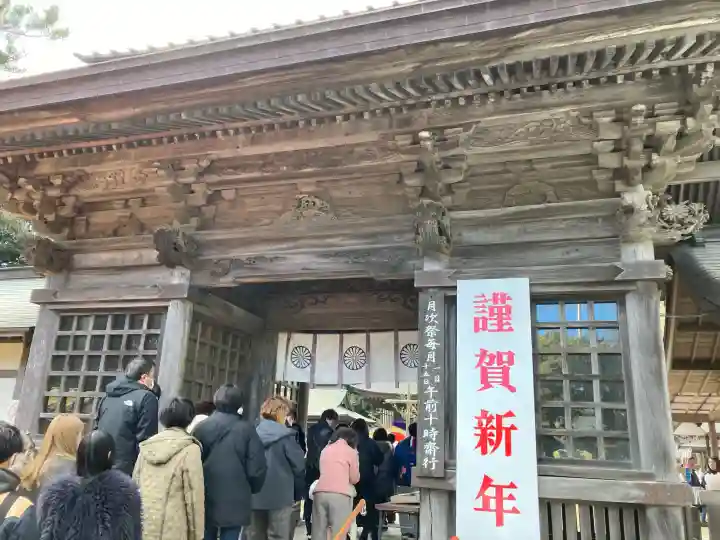 大洗磯前神社の{uncategorized: "未分類", other: "その他", undefined: "問題あり", building: "その他建物", grave: "お墓", sacred_gate: "鳥居", guardian: "狛犬", statue: "像", buddha: "仏像", history: "歴史", nature: "自然", garden: "庭園", animal: "動物", pagoda: "塔", temizu: "手水舎", mountain_gate: "山門・神門", sanctuary: "本殿・本堂", subordinate: "末社・摂社", art: "芸術", scenery: "景色", jizo: "地蔵", ema: "絵馬", goshuin: "御朱印", omikuji: "おみくじ", items: "授与品その他", amulet: "お守り", goshuincho: "御朱印帳", eats: "食事", festival: "お祭り", votive_dance: "神楽", shichigosan: "七五三参", wedding: "結婚式", experience: "体験その他", initially: "初詣", around: "周辺", anti_infection: "感染症対策"}