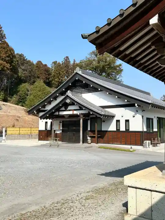 医王寺の{uncategorized: "未分類", other: "その他", undefined: "問題あり", building: "その他建物", grave: "お墓", sacred_gate: "鳥居", guardian: "狛犬", statue: "像", buddha: "仏像", history: "歴史", nature: "自然", garden: "庭園", animal: "動物", pagoda: "塔", temizu: "手水舎", mountain_gate: "山門・神門", sanctuary: "本殿・本堂", subordinate: "末社・摂社", art: "芸術", scenery: "景色", jizo: "地蔵", ema: "絵馬", goshuin: "御朱印", omikuji: "おみくじ", items: "授与品その他", amulet: "お守り", goshuincho: "御朱印帳", eats: "食事", festival: "お祭り", votive_dance: "神楽", shichigosan: "七五三参", wedding: "結婚式", experience: "体験その他", initially: "初詣", around: "周辺", anti_infection: "感染症対策"}