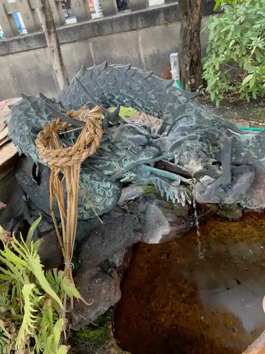 満足稲荷神社の手水舎