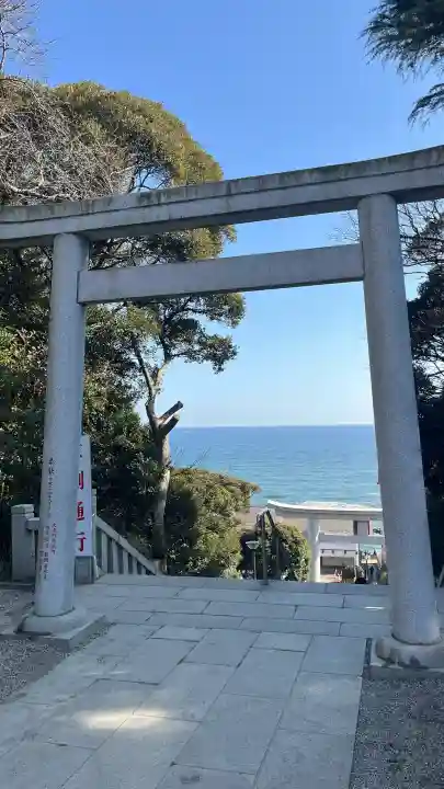 大洗磯前神社の{uncategorized: "未分類", other: "その他", undefined: "問題あり", building: "その他建物", grave: "お墓", sacred_gate: "鳥居", guardian: "狛犬", statue: "像", buddha: "仏像", history: "歴史", nature: "自然", garden: "庭園", animal: "動物", pagoda: "塔", temizu: "手水舎", mountain_gate: "山門・神門", sanctuary: "本殿・本堂", subordinate: "末社・摂社", art: "芸術", scenery: "景色", jizo: "地蔵", ema: "絵馬", goshuin: "御朱印", omikuji: "おみくじ", items: "授与品その他", amulet: "お守り", goshuincho: "御朱印帳", eats: "食事", festival: "お祭り", votive_dance: "神楽", shichigosan: "七五三参", wedding: "結婚式", experience: "体験その他", initially: "初詣", around: "周辺", anti_infection: "感染症対策"}