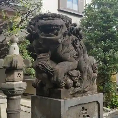 穏田神社の狛犬