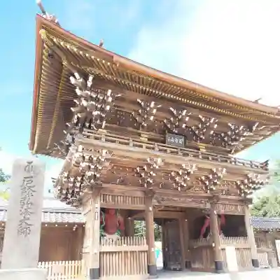 西新井大師総持寺の山門・神門