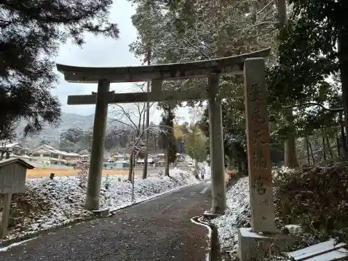 長尾天満宮の{uncategorized: "未分類", other: "その他", undefined: "問題あり", building: "その他建物", grave: "お墓", sacred_gate: "鳥居", guardian: "狛犬", statue: "像", buddha: "仏像", history: "歴史", nature: "自然", garden: "庭園", animal: "動物", pagoda: "塔", temizu: "手水舎", mountain_gate: "山門・神門", sanctuary: "本殿・本堂", subordinate: "末社・摂社", art: "芸術", scenery: "景色", jizo: "地蔵", ema: "絵馬", goshuin: "御朱印", omikuji: "おみくじ", items: "授与品その他", amulet: "お守り", goshuincho: "御朱印帳", eats: "食事", festival: "お祭り", votive_dance: "神楽", shichigosan: "七五三参", wedding: "結婚式", experience: "体験その他", initially: "初詣", around: "周辺", anti_infection: "感染症対策"}