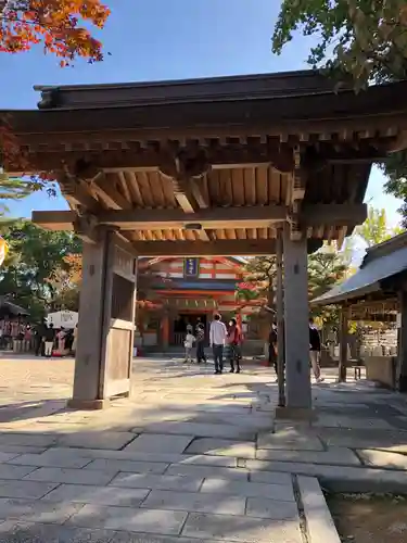 紅葉八幡宮の山門・神門