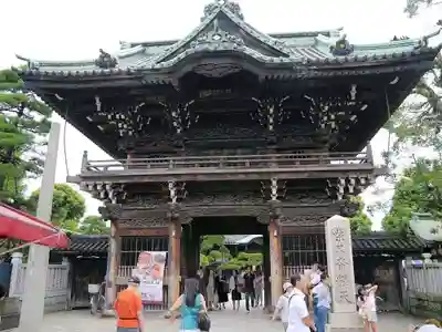 題経寺（柴又帝釈天）の山門・神門