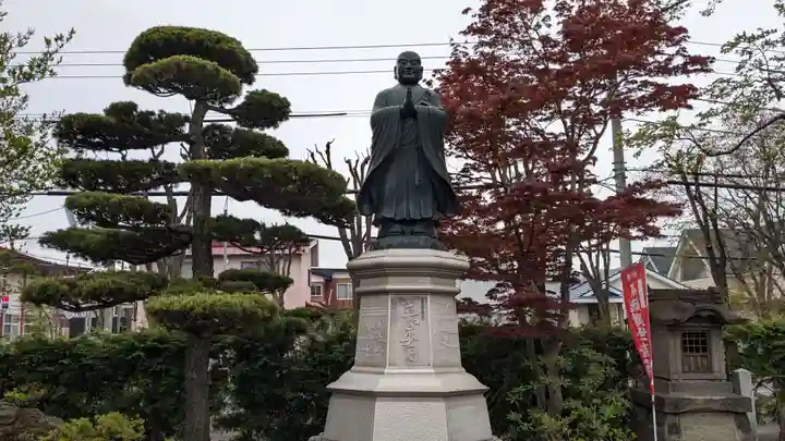 法華寺の像