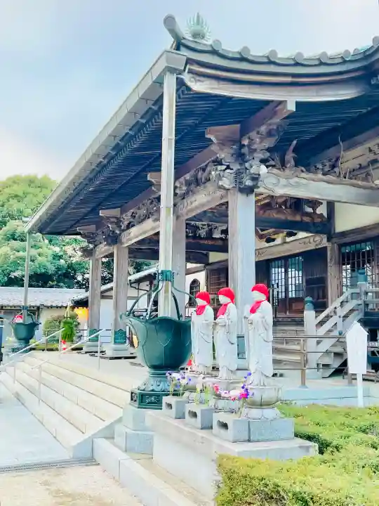 大聖寺(土浦大師不動尊)の{uncategorized: "未分類", other: "その他", undefined: "問題あり", building: "その他建物", grave: "お墓", sacred_gate: "鳥居", guardian: "狛犬", statue: "像", buddha: "仏像", history: "歴史", nature: "自然", garden: "庭園", animal: "動物", pagoda: "塔", temizu: "手水舎", mountain_gate: "山門・神門", sanctuary: "本殿・本堂", subordinate: "末社・摂社", art: "芸術", scenery: "景色", jizo: "地蔵", ema: "絵馬", goshuin: "御朱印", omikuji: "おみくじ", items: "授与品その他", amulet: "お守り", goshuincho: "御朱印帳", eats: "食事", festival: "お祭り", votive_dance: "神楽", shichigosan: "七五三参", wedding: "結婚式", experience: "体験その他", initially: "初詣", around: "周辺", anti_infection: "感染症対策"}