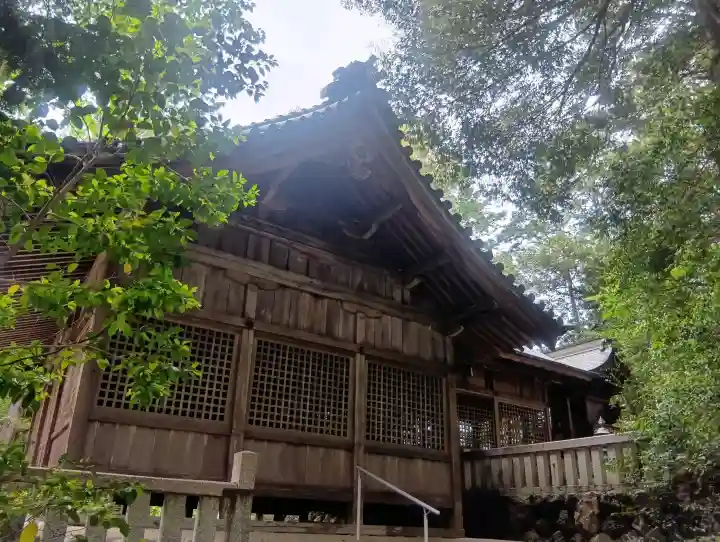 熊野神社の{uncategorized: "未分類", other: "その他", undefined: "問題あり", building: "その他建物", grave: "お墓", sacred_gate: "鳥居", guardian: "狛犬", statue: "像", buddha: "仏像", history: "歴史", nature: "自然", garden: "庭園", animal: "動物", pagoda: "塔", temizu: "手水舎", mountain_gate: "山門・神門", sanctuary: "本殿・本堂", subordinate: "末社・摂社", art: "芸術", scenery: "景色", jizo: "地蔵", ema: "絵馬", goshuin: "御朱印", omikuji: "おみくじ", items: "授与品その他", amulet: "お守り", goshuincho: "御朱印帳", eats: "食事", festival: "お祭り", votive_dance: "神楽", shichigosan: "七五三参", wedding: "結婚式", experience: "体験その他", initially: "初詣", around: "周辺", anti_infection: "感染症対策"}