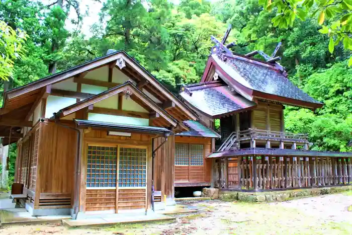 志多備神社の本殿