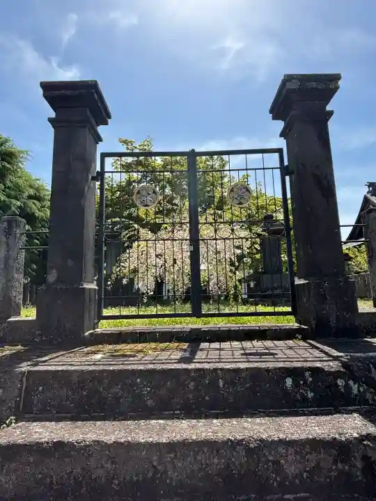 阿弥陀寺の{uncategorized: "未分類", other: "その他", undefined: "問題あり", building: "その他建物", grave: "お墓", sacred_gate: "鳥居", guardian: "狛犬", statue: "像", buddha: "仏像", history: "歴史", nature: "自然", garden: "庭園", animal: "動物", pagoda: "塔", temizu: "手水舎", mountain_gate: "山門・神門", sanctuary: "本殿・本堂", subordinate: "末社・摂社", art: "芸術", scenery: "景色", jizo: "地蔵", ema: "絵馬", goshuin: "御朱印", omikuji: "おみくじ", items: "授与品その他", amulet: "お守り", goshuincho: "御朱印帳", eats: "食事", festival: "お祭り", votive_dance: "神楽", shichigosan: "七五三参", wedding: "結婚式", experience: "体験その他", initially: "初詣", around: "周辺", anti_infection: "感染症対策"}