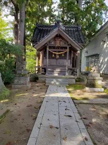 諏訪神社の本殿