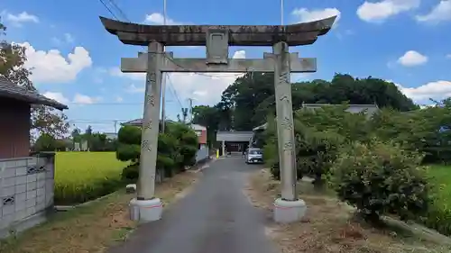 諏訪神社の鳥居