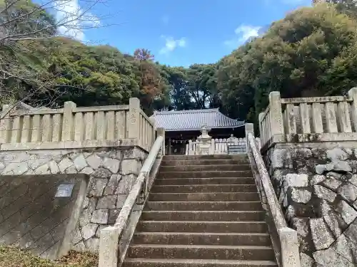 賀茂神社の{uncategorized: "未分類", other: "その他", undefined: "問題あり", building: "その他建物", grave: "お墓", sacred_gate: "鳥居", guardian: "狛犬", statue: "像", buddha: "仏像", history: "歴史", nature: "自然", garden: "庭園", animal: "動物", pagoda: "塔", temizu: "手水舎", mountain_gate: "山門・神門", sanctuary: "本殿・本堂", subordinate: "末社・摂社", art: "芸術", scenery: "景色", jizo: "地蔵", ema: "絵馬", goshuin: "御朱印", omikuji: "おみくじ", items: "授与品その他", amulet: "お守り", goshuincho: "御朱印帳", eats: "食事", festival: "お祭り", votive_dance: "神楽", shichigosan: "七五三参", wedding: "結婚式", experience: "体験その他", initially: "初詣", around: "周辺", anti_infection: "感染症対策"}