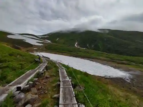 月山神社本宮の周辺