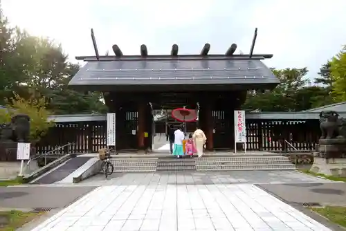 札幌護國神社の山門・神門