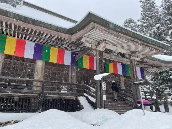宝珠山 立石寺の本殿・本堂