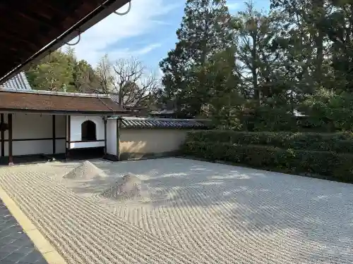 大仙院の{uncategorized: "未分類", other: "その他", undefined: "問題あり", building: "その他建物", grave: "お墓", sacred_gate: "鳥居", guardian: "狛犬", statue: "像", buddha: "仏像", history: "歴史", nature: "自然", garden: "庭園", animal: "動物", pagoda: "塔", temizu: "手水舎", mountain_gate: "山門・神門", sanctuary: "本殿・本堂", subordinate: "末社・摂社", art: "芸術", scenery: "景色", jizo: "地蔵", ema: "絵馬", goshuin: "御朱印", omikuji: "おみくじ", items: "授与品その他", amulet: "お守り", goshuincho: "御朱印帳", eats: "食事", festival: "お祭り", votive_dance: "神楽", shichigosan: "七五三参", wedding: "結婚式", experience: "体験その他", initially: "初詣", around: "周辺", anti_infection: "感染症対策"}