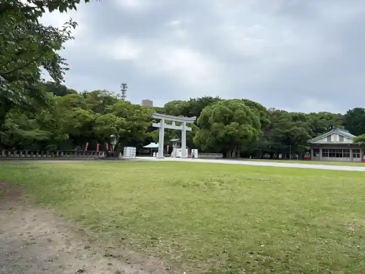 福岡縣護國神社の{uncategorized: "未分類", other: "その他", undefined: "問題あり", building: "その他建物", grave: "お墓", sacred_gate: "鳥居", guardian: "狛犬", statue: "像", buddha: "仏像", history: "歴史", nature: "自然", garden: "庭園", animal: "動物", pagoda: "塔", temizu: "手水舎", mountain_gate: "山門・神門", sanctuary: "本殿・本堂", subordinate: "末社・摂社", art: "芸術", scenery: "景色", jizo: "地蔵", ema: "絵馬", goshuin: "御朱印", omikuji: "おみくじ", items: "授与品その他", amulet: "お守り", goshuincho: "御朱印帳", eats: "食事", festival: "お祭り", votive_dance: "神楽", shichigosan: "七五三参", wedding: "結婚式", experience: "体験その他", initially: "初詣", around: "周辺", anti_infection: "感染症対策"}