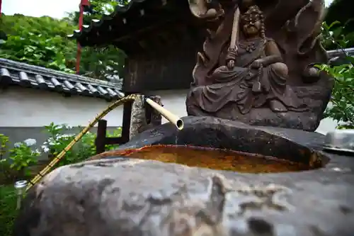 明王院の手水舎