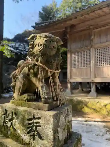 雷神社の{uncategorized: "未分類", other: "その他", undefined: "問題あり", building: "その他建物", grave: "お墓", sacred_gate: "鳥居", guardian: "狛犬", statue: "像", buddha: "仏像", history: "歴史", nature: "自然", garden: "庭園", animal: "動物", pagoda: "塔", temizu: "手水舎", mountain_gate: "山門・神門", sanctuary: "本殿・本堂", subordinate: "末社・摂社", art: "芸術", scenery: "景色", jizo: "地蔵", ema: "絵馬", goshuin: "御朱印", omikuji: "おみくじ", items: "授与品その他", amulet: "お守り", goshuincho: "御朱印帳", eats: "食事", festival: "お祭り", votive_dance: "神楽", shichigosan: "七五三参", wedding: "結婚式", experience: "体験その他", initially: "初詣", around: "周辺", anti_infection: "感染症対策"}