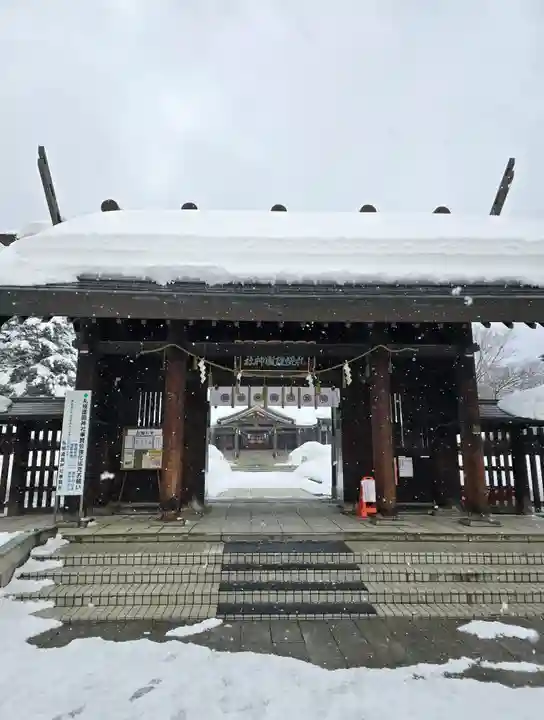 札幌護國神社の山門・神門