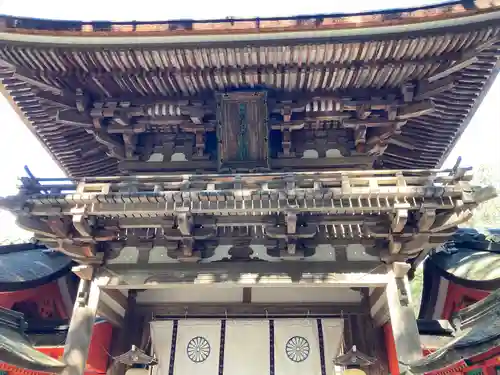 石上神宮の山門・神門