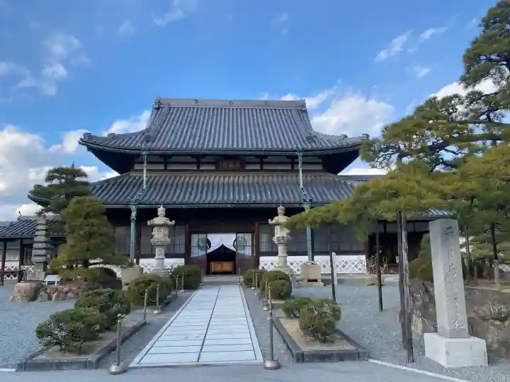 花岳寺の{uncategorized: "未分類", other: "その他", undefined: "問題あり", building: "その他建物", grave: "お墓", sacred_gate: "鳥居", guardian: "狛犬", statue: "像", buddha: "仏像", history: "歴史", nature: "自然", garden: "庭園", animal: "動物", pagoda: "塔", temizu: "手水舎", mountain_gate: "山門・神門", sanctuary: "本殿・本堂", subordinate: "末社・摂社", art: "芸術", scenery: "景色", jizo: "地蔵", ema: "絵馬", goshuin: "御朱印", omikuji: "おみくじ", items: "授与品その他", amulet: "お守り", goshuincho: "御朱印帳", eats: "食事", festival: "お祭り", votive_dance: "神楽", shichigosan: "七五三参", wedding: "結婚式", experience: "体験その他", initially: "初詣", around: "周辺", anti_infection: "感染症対策"}