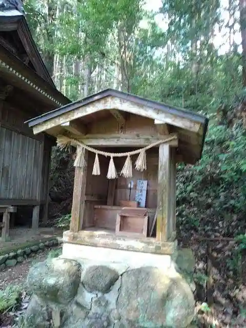 高尾神社の末社・摂社