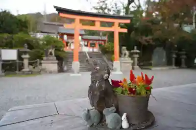 宇治神社の像