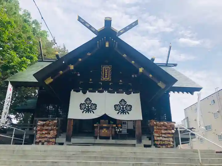 札幌諏訪神社の本殿・本堂
