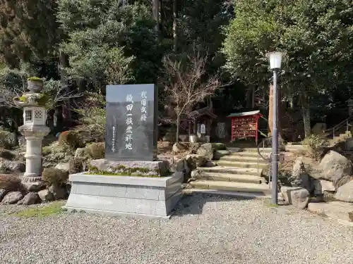 劒神社の{uncategorized: "未分類", other: "その他", undefined: "問題あり", building: "その他建物", grave: "お墓", sacred_gate: "鳥居", guardian: "狛犬", statue: "像", buddha: "仏像", history: "歴史", nature: "自然", garden: "庭園", animal: "動物", pagoda: "塔", temizu: "手水舎", mountain_gate: "山門・神門", sanctuary: "本殿・本堂", subordinate: "末社・摂社", art: "芸術", scenery: "景色", jizo: "地蔵", ema: "絵馬", goshuin: "御朱印", omikuji: "おみくじ", items: "授与品その他", amulet: "お守り", goshuincho: "御朱印帳", eats: "食事", festival: "お祭り", votive_dance: "神楽", shichigosan: "七五三参", wedding: "結婚式", experience: "体験その他", initially: "初詣", around: "周辺", anti_infection: "感染症対策"}