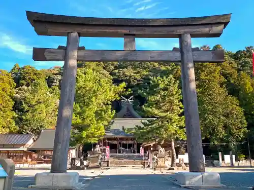 石見国一宮　物部神社の鳥居