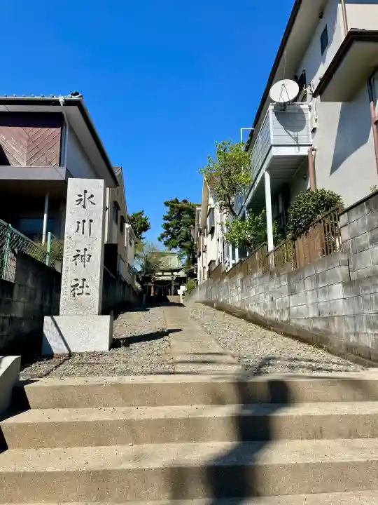 東伏見氷川神社の{uncategorized: "未分類", other: "その他", undefined: "問題あり", building: "その他建物", grave: "お墓", sacred_gate: "鳥居", guardian: "狛犬", statue: "像", buddha: "仏像", history: "歴史", nature: "自然", garden: "庭園", animal: "動物", pagoda: "塔", temizu: "手水舎", mountain_gate: "山門・神門", sanctuary: "本殿・本堂", subordinate: "末社・摂社", art: "芸術", scenery: "景色", jizo: "地蔵", ema: "絵馬", goshuin: "御朱印", omikuji: "おみくじ", items: "授与品その他", amulet: "お守り", goshuincho: "御朱印帳", eats: "食事", festival: "お祭り", votive_dance: "神楽", shichigosan: "七五三参", wedding: "結婚式", experience: "体験その他", initially: "初詣", around: "周辺", anti_infection: "感染症対策"}