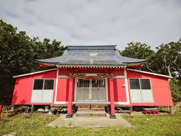 歌露稲荷神社の本殿・本堂