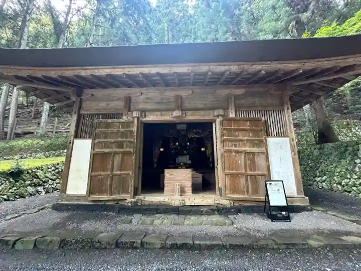 久遠寺御廟所(山梨県)