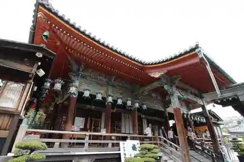 中山寺の本殿・本堂