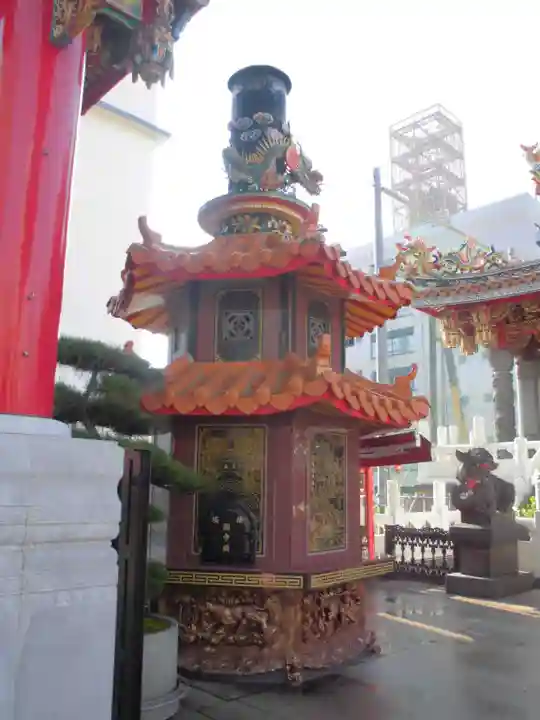 横濱関帝廟の塔