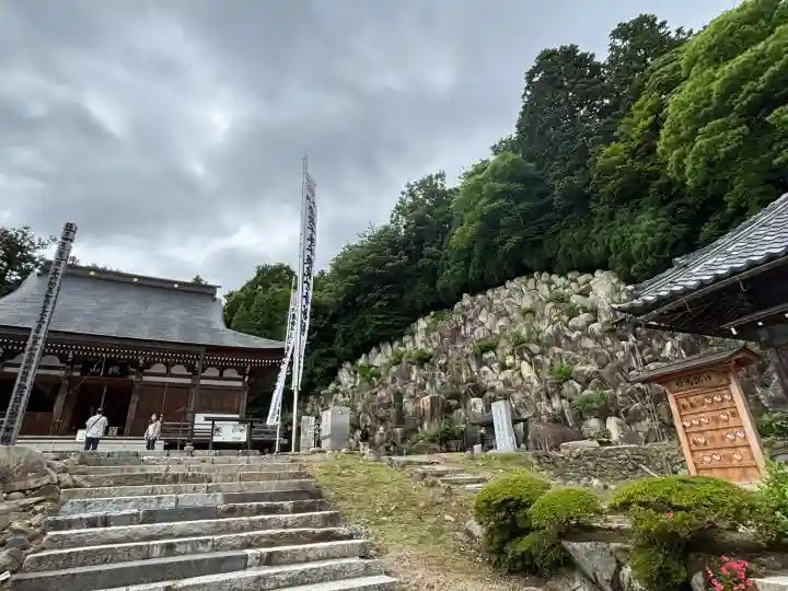 観音正寺の{uncategorized: "未分類", other: "その他", undefined: "問題あり", building: "その他建物", grave: "お墓", sacred_gate: "鳥居", guardian: "狛犬", statue: "像", buddha: "仏像", history: "歴史", nature: "自然", garden: "庭園", animal: "動物", pagoda: "塔", temizu: "手水舎", mountain_gate: "山門・神門", sanctuary: "本殿・本堂", subordinate: "末社・摂社", art: "芸術", scenery: "景色", jizo: "地蔵", ema: "絵馬", goshuin: "御朱印", omikuji: "おみくじ", items: "授与品その他", amulet: "お守り", goshuincho: "御朱印帳", eats: "食事", festival: "お祭り", votive_dance: "神楽", shichigosan: "七五三参", wedding: "結婚式", experience: "体験その他", initially: "初詣", around: "周辺", anti_infection: "感染症対策"}
