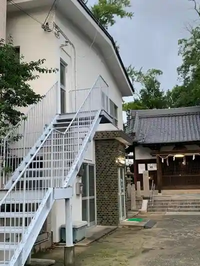 鶯関神社の建物その他