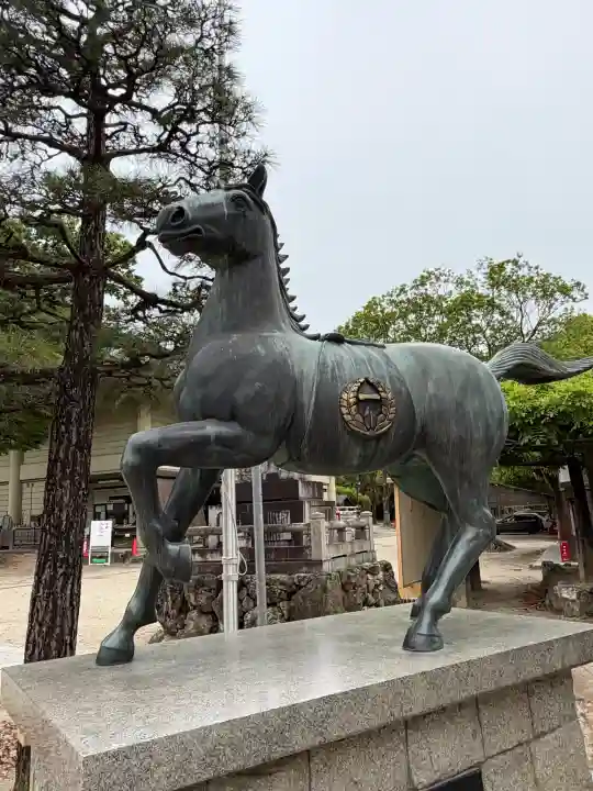 藤森神社の{uncategorized: "未分類", other: "その他", undefined: "問題あり", building: "その他建物", grave: "お墓", sacred_gate: "鳥居", guardian: "狛犬", statue: "像", buddha: "仏像", history: "歴史", nature: "自然", garden: "庭園", animal: "動物", pagoda: "塔", temizu: "手水舎", mountain_gate: "山門・神門", sanctuary: "本殿・本堂", subordinate: "末社・摂社", art: "芸術", scenery: "景色", jizo: "地蔵", ema: "絵馬", goshuin: "御朱印", omikuji: "おみくじ", items: "授与品その他", amulet: "お守り", goshuincho: "御朱印帳", eats: "食事", festival: "お祭り", votive_dance: "神楽", shichigosan: "七五三参", wedding: "結婚式", experience: "体験その他", initially: "初詣", around: "周辺", anti_infection: "感染症対策"}