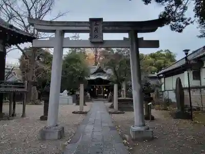 三囲神社の鳥居